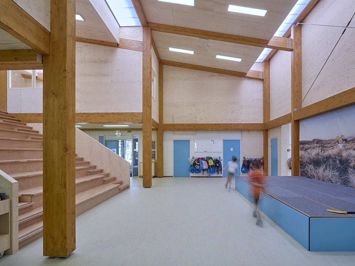 Onderwijsadviseurs Evelaine Burger en Chadia Elhayati